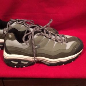 Skechers tennis shoes